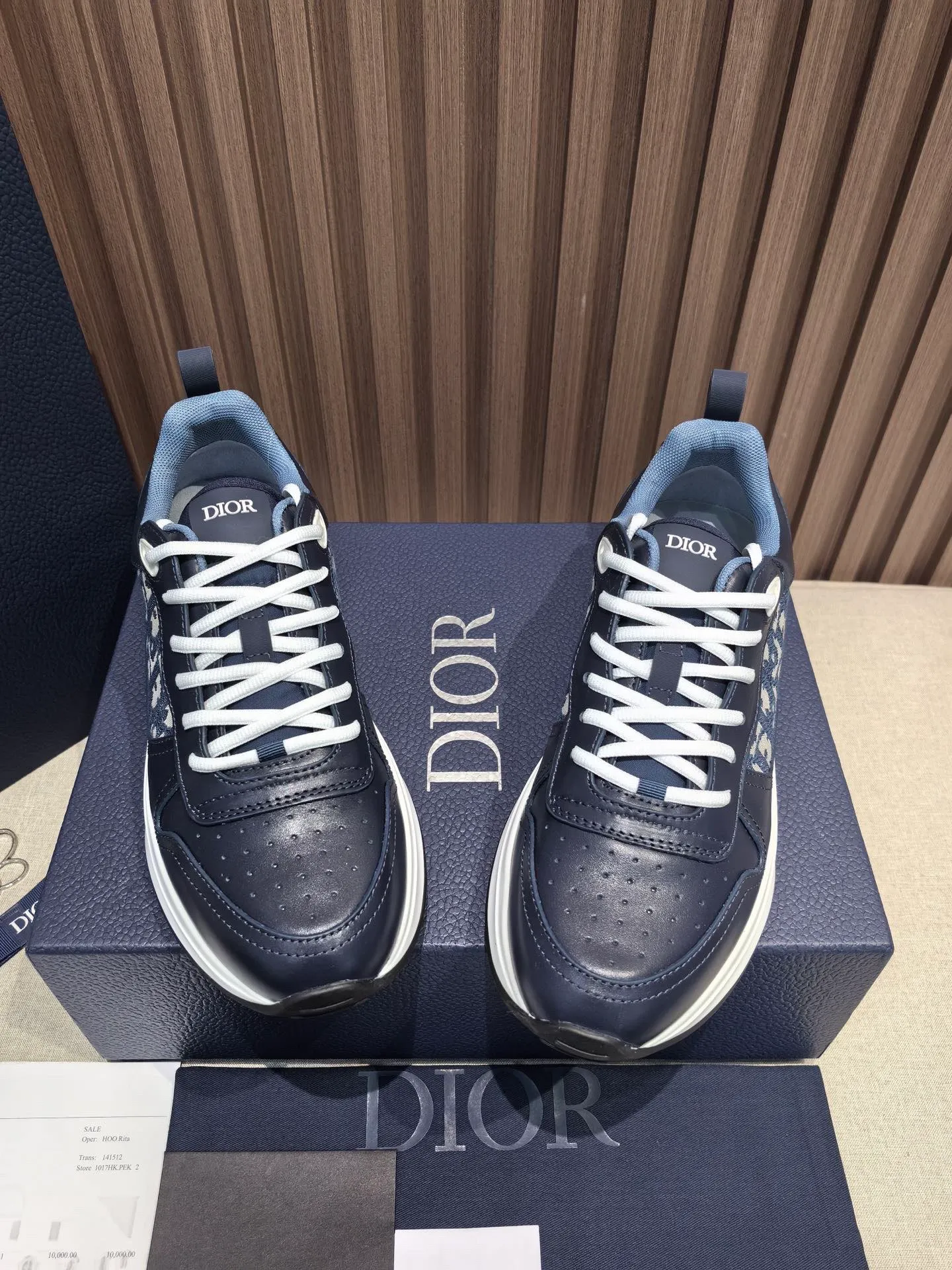 Factory price: 440💰 🔍Top purchasing agent🇮🇹 Dior's super-popular sports shoes, popular for street men, are synchronized with the new product counters. The uppers are made of Italian original imported cowhide and matched with D's customized fabrics. It is a must-have for fashionistas. The complex craftsmanship is perfectly reproduced. Imported soft cowhide foot pads, soles: original soles specially provided by the original factory, exclusive movable molded soles are super comfortable, original factory follow-up goods, 🔍🔍high quality, you can enter and exit the counter at will, welcome to compare, code number 38-45 (46 can be customized and cannot be returned or exchanged)